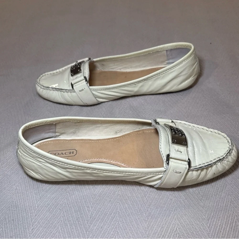 Coach Pierce Off White Patent Leather Silver C Logo Driving Loafer Flats Woman 9